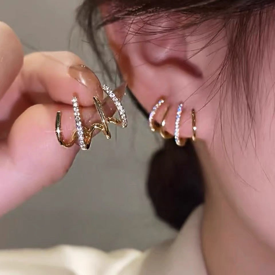 A Pair of 14K gold-plated copper claw earrings - Zariah's