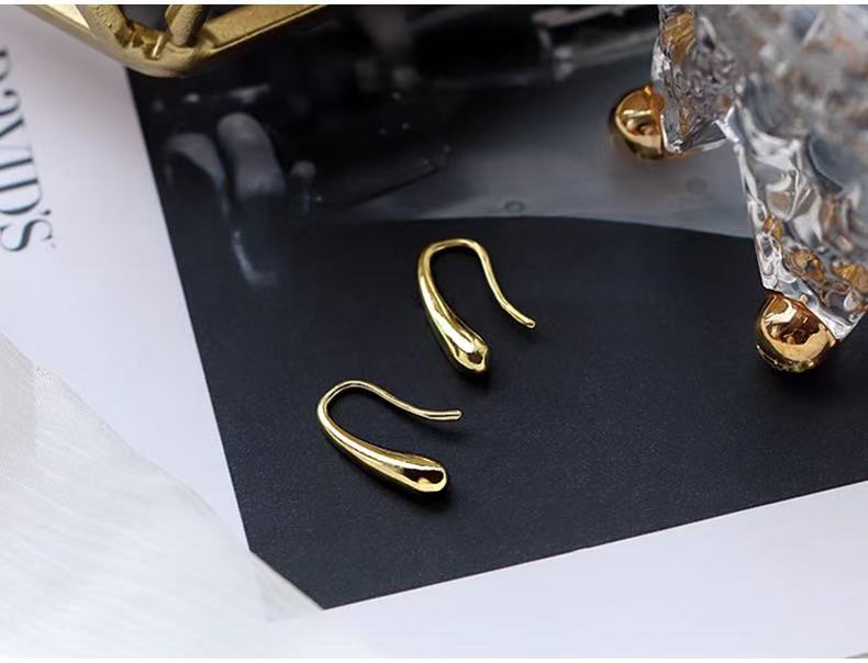 French Minimalist Teardrop Stud Earrings – Elegant & Luxurious - Zariah's