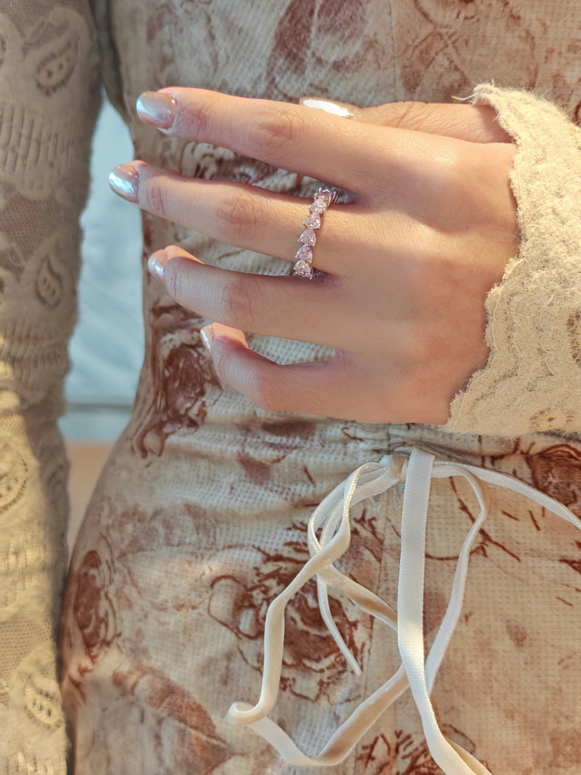925纯银粉色宝石群镶心形图案 精致华丽戒指 - Zariah's