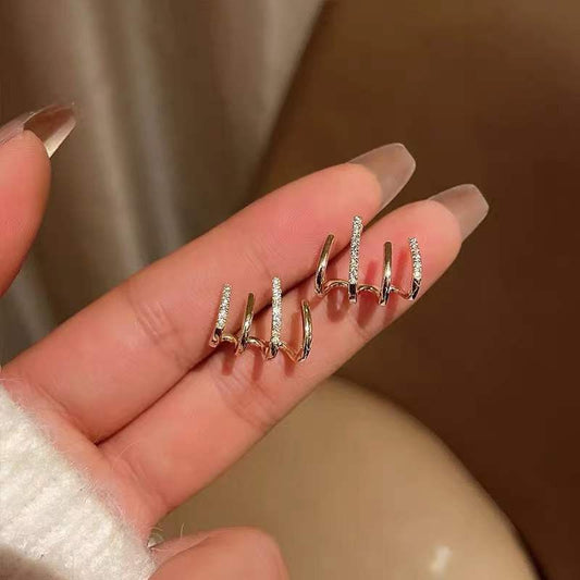 A Pair of 14K gold-plated copper claw earrings - Zariah's