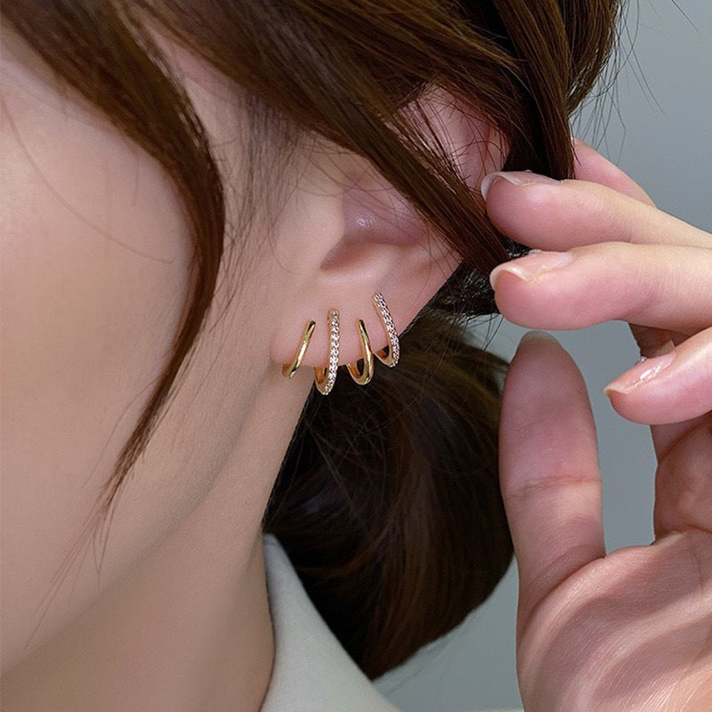 A Pair of 14K gold-plated copper claw earrings - Zariah's