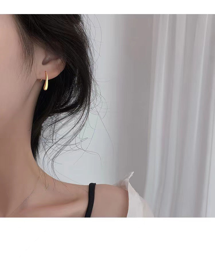 French Minimalist Teardrop Stud Earrings – Elegant & Luxurious - Zariah's