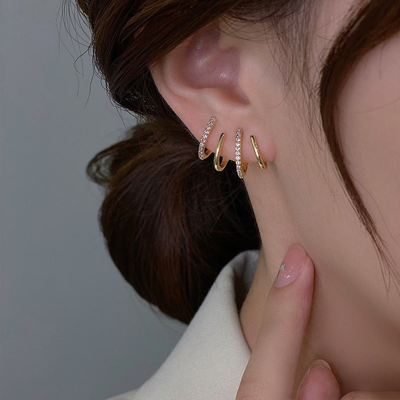 A Pair of 14K gold-plated copper claw earrings - Zariah's