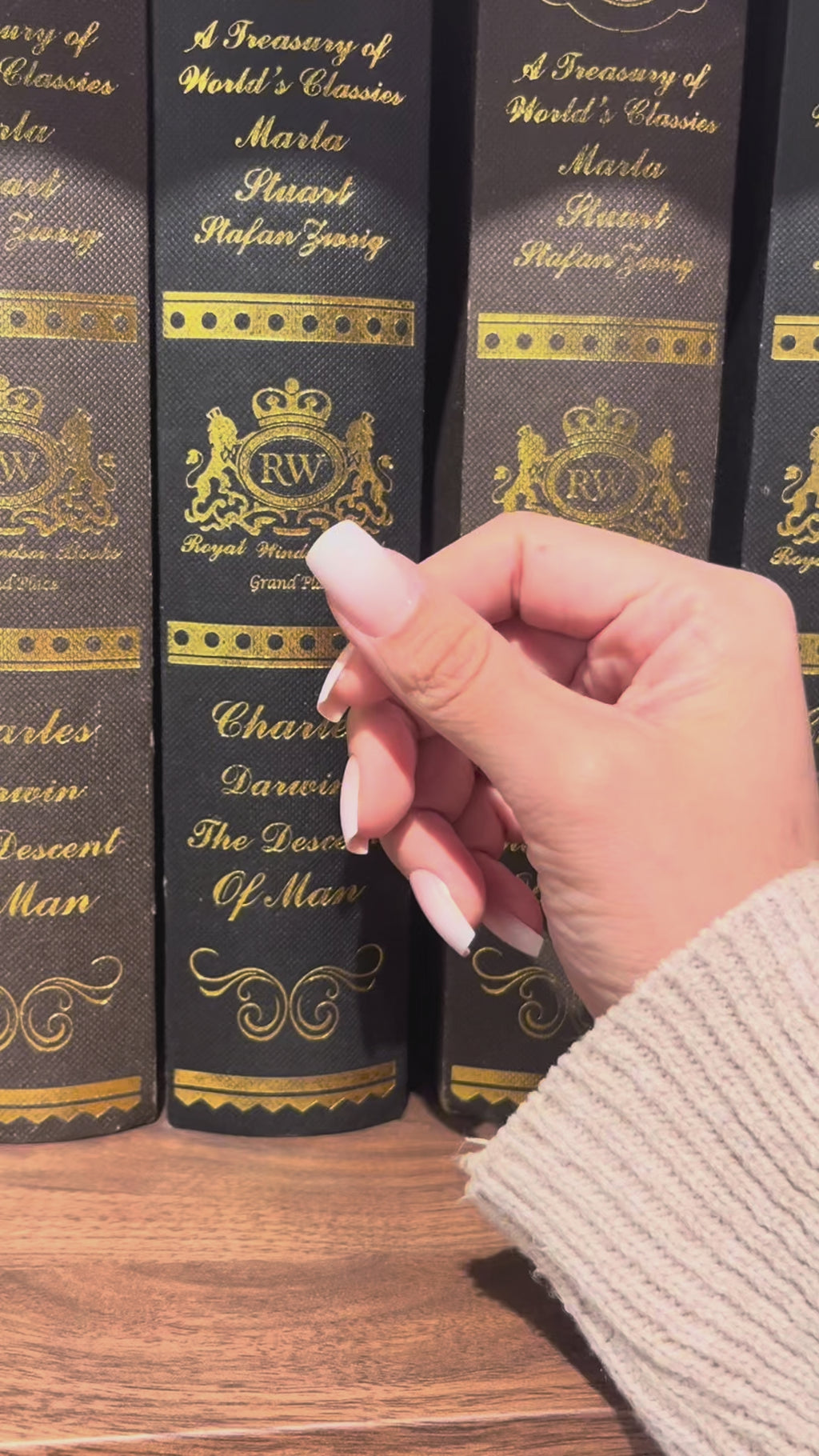 ZARIAH'S Minimalist Milky Pink